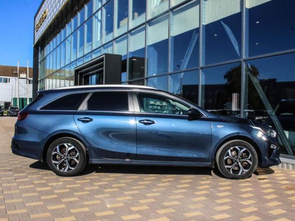 Kia Ceed III с пробегом 2021 года, цена 1 999 000 рублей, 66450 км, универсал, Автокод Объявления