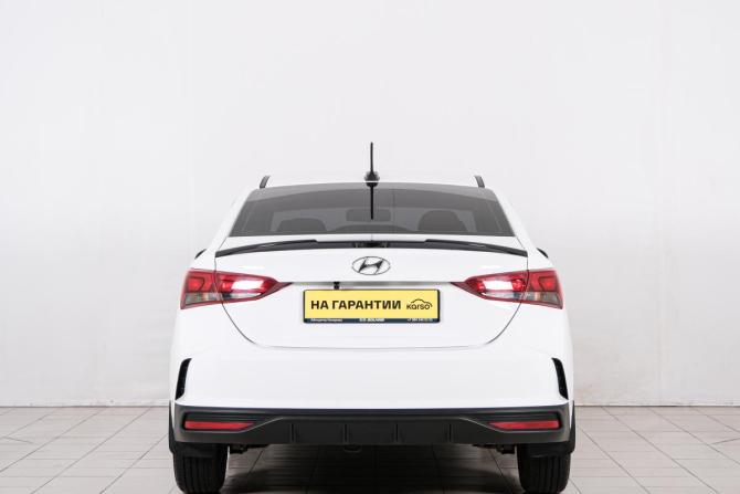 Hyundai Solaris II Рестайлинг с пробегом 2024 года, цена 2 249 000 рублей, 18589 км, седан, Автокод Объявления