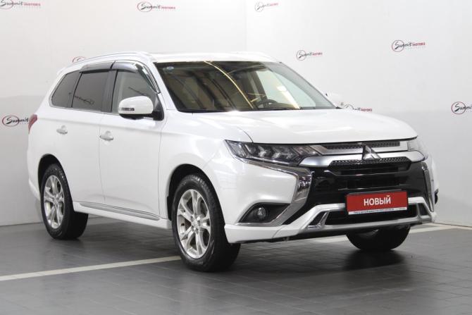 Mitsubishi Outlander III Рестайлинг 3 с пробегом 2022 года, цена 3 700 000 рублей, 305 км, внедорожник, Автокод Объявления