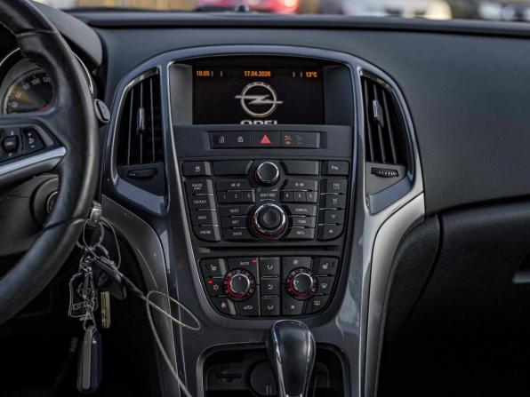 Opel Astra J Рестайлинг с пробегом 2013 года, цена 758 000 рублей, 115528 км, хэтчбек, Автокод Объявления