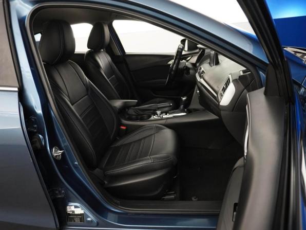 Mazda 3 III (BM) Рестайлинг с пробегом 2018 года, цена 1 598 444 рубля, 121131 км, седан, Автокод Объявления