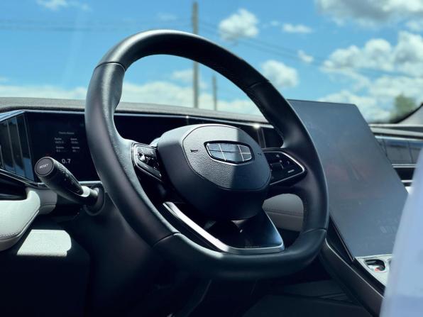 Geely Atlas II с пробегом 2024 года, цена 2 700 000 рублей, 38802 км, внедорожник, Автокод Объявления