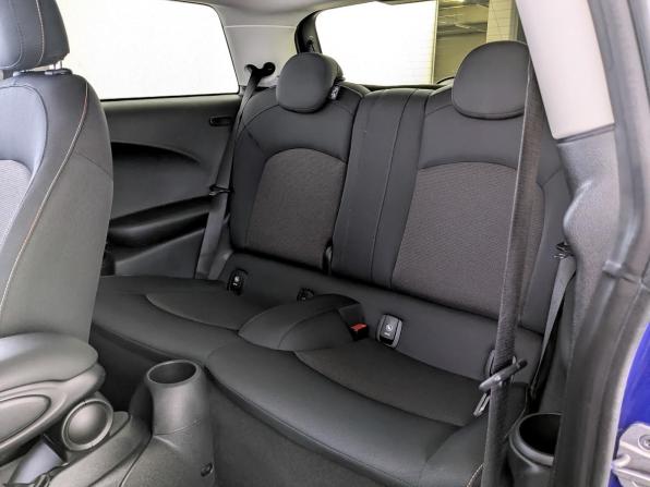 Mini Hatch III (F55/F56) Рестайлинг с пробегом 2021 года, цена 2 290 000 рублей, 54969 км, хэтчбек, Автокод Объявления