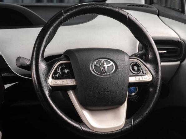 Toyota Prius IV (XW50) с пробегом 2016 года, цена 1 755 000 рублей, 184729 км, лифтбек, Автокод Объявления