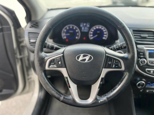 Hyundai Solaris I Рестайлинг с пробегом 2015 года, цена 895 000 рублей, 195846 км, хэтчбек, Автокод Объявления