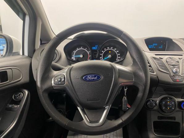 Ford Fiesta Mk6 Рестайлинг с пробегом 2017 года, цена 599 000 рублей, 236000 км, седан, Автокод Объявления