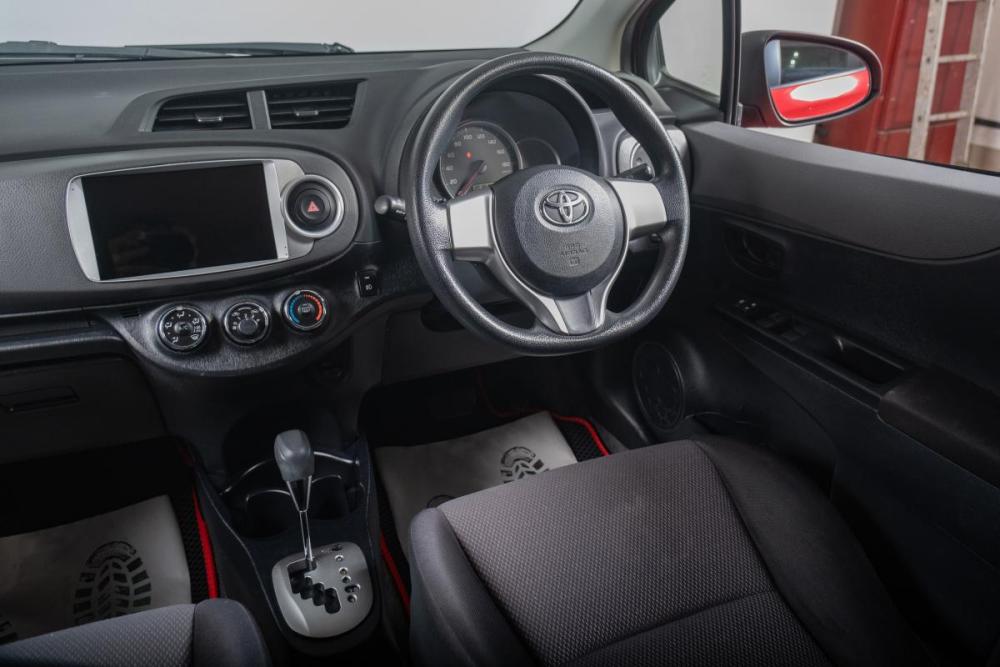 Toyota Vitz III (XP130) Томск  - изображение 10