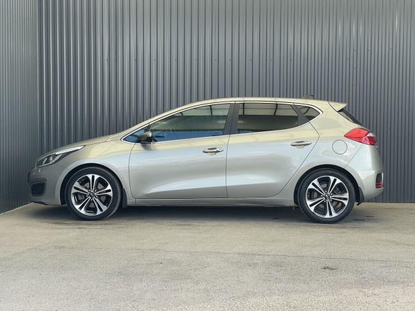 Kia Ceed II Рестайлинг с пробегом 2017 года, цена 1 637 000 рублей, 73814 км, хэтчбек, Автокод Объявления
