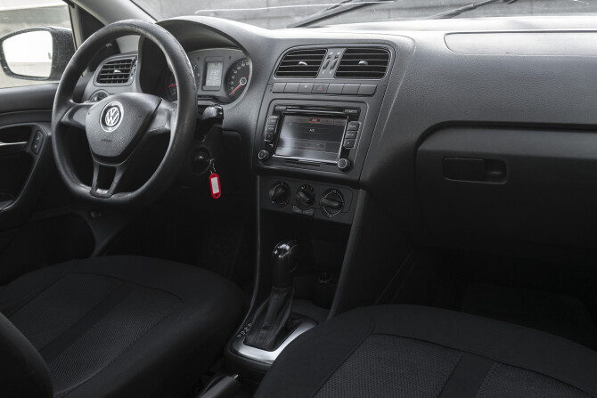 Volkswagen Polo V Рестайлинг с пробегом 2016 года, цена 753 400 рублей, 261164 км, седан, Автокод Объявления