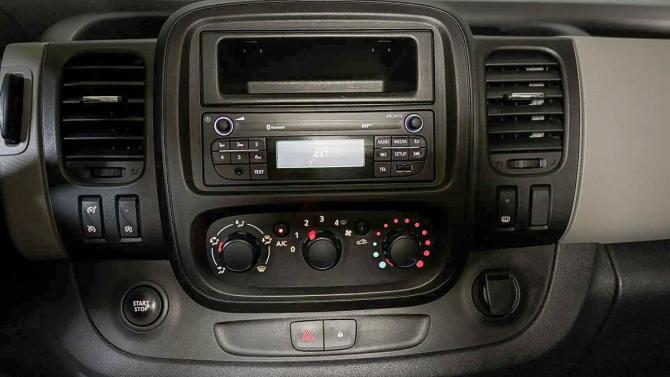 Renault Trafic III с пробегом 2017 года, цена 2 000 000 рублей, 205010 км, минивэн, Автокод Объявления