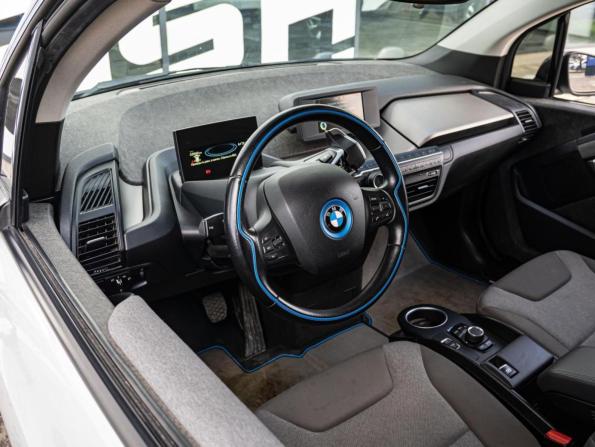 BMW i3 I (I01) Рестайлинг с пробегом 2018 года, цена 2 450 000 рублей, 33565 км, хэтчбек, Автокод Объявления