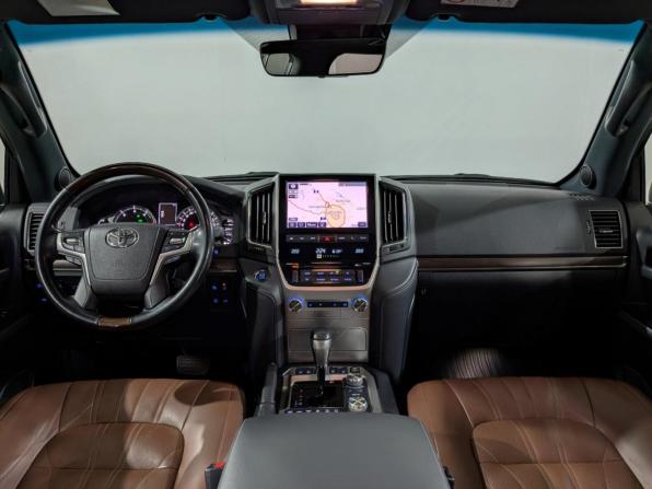 Toyota Land Cruiser 200 Series Рестайлинг 2 с пробегом 2019 года, цена 8 600 000 рублей, 95423 км, внедорожник, Автокод Объявления