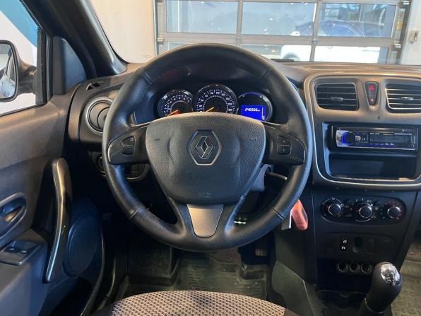Renault Sandero II с пробегом 2017 года, цена 750 000 рублей, 246905 км, хэтчбек, Автокод Объявления
