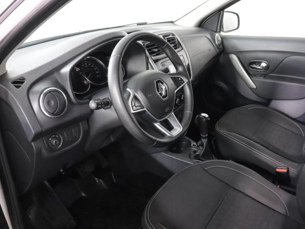 Renault Logan II Рестайлинг с пробегом 2019 года, цена 977 000 рублей, 61776 км, седан, Автокод Объявления