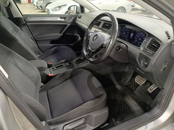 Volkswagen Golf VII с пробегом 2017 года, цена 1 560 000 рублей, 83464 км, универсал, Автокод Объявления