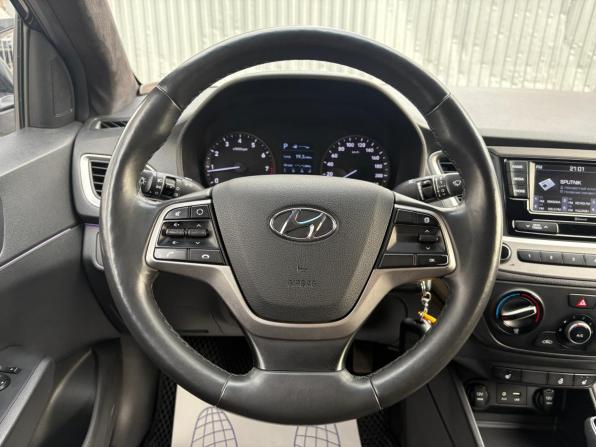 Hyundai Solaris II с пробегом 2018 года, цена 1 290 000 рублей, 143169 км, седан, Автокод Объявления