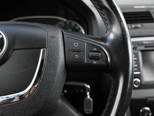 Skoda Octavia II (A5) Рестайлинг с пробегом 2011 года, цена 984 000 рублей, 189772 км, лифтбек, Автокод Объявления