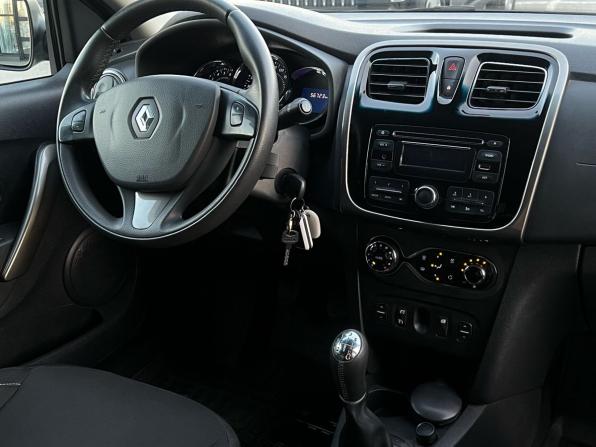 Renault Sandero II с пробегом 2015 года, цена 950 000 рублей, 56729 км, хэтчбек, Автокод Объявления