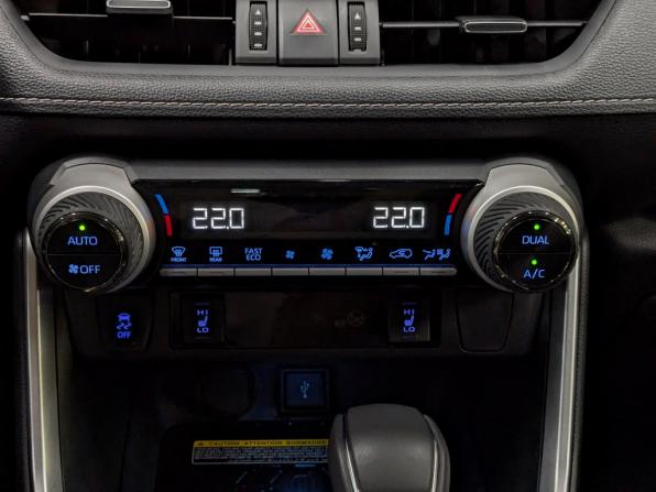 Toyota RAV4 V (XA50) с пробегом 2022 года, цена 3 890 000 рублей, 39291 км, внедорожник, Автокод Объявления
