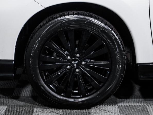 Mitsubishi Outlander III Рестайлинг 3 с пробегом 2022 года, цена 3 699 000 рублей, 8000 км, внедорожник, Автокод Объявления