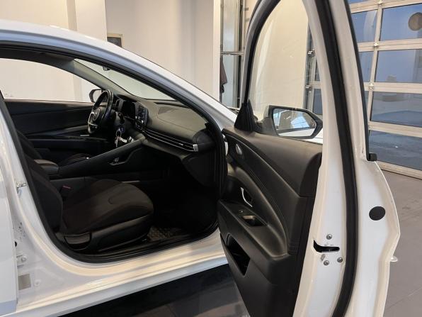 Hyundai Elantra VII (CN7) с пробегом 2022 года, цена 2 020 000 рублей, 107355 км, седан, Автокод Объявления