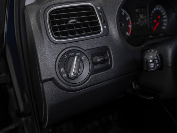 Volkswagen Polo V Рестайлинг с пробегом 2016 года, цена 930 000 рублей, 159475 км, седан, Автокод Объявления