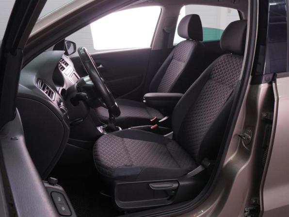 Volkswagen Polo V Рестайлинг с пробегом 2019 года, цена 1 279 000 рублей, 127626 км, седан, Автокод Объявления