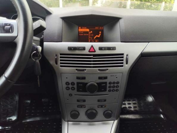 Opel Astra H Рестайлинг с пробегом 2010 года, цена 530 000 рублей, 203031 км, седан, Автокод Объявления
