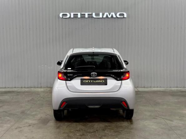 Toyota Yaris IV с пробегом 2021 года, цена 1 297 000 рублей, 77147 км, хэтчбек, Автокод Объявления
