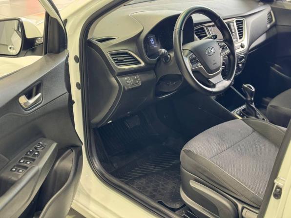 Hyundai Solaris II с пробегом 2017 года, цена 1 369 900 рублей, 99850 км, седан, Автокод Объявления