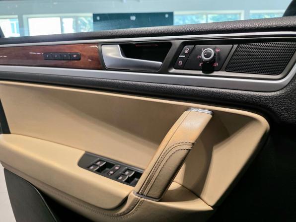 Volkswagen Touareg II с пробегом 2014 года, цена 1 900 000 рублей, 300000 км, внедорожник, Автокод Объявления