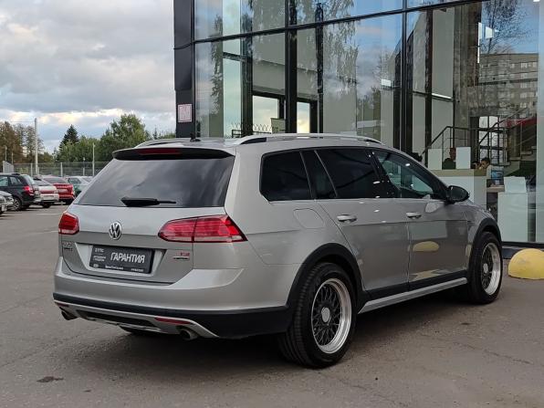 Volkswagen Golf VII Рестайлинг с пробегом 2017 года, цена 1 899 000 рублей, 83199 км, универсал, Автокод Объявления