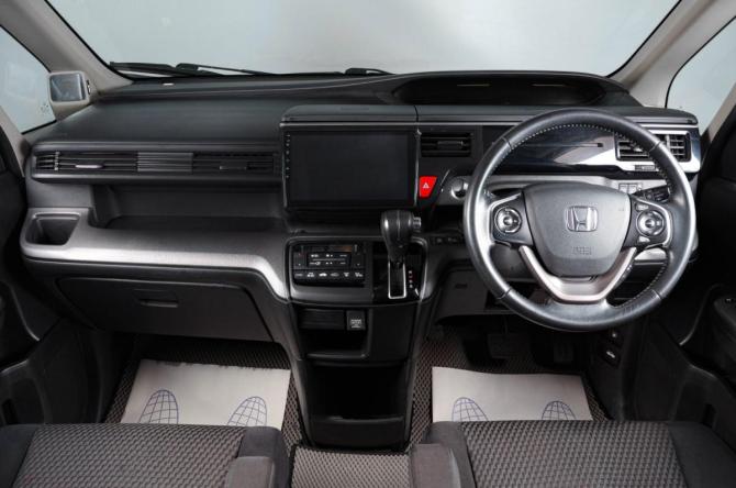 Honda Stepwgn V с пробегом 2016 года, цена 2 029 000 рублей, 191000 км, минивэн, Автокод Объявления