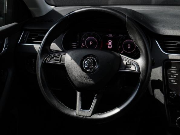 Skoda Octavia III (A7) Рестайлинг с пробегом 2019 года, цена 1 820 000 рублей, 128855 км, лифтбек, Автокод Объявления