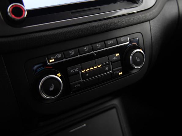 Volkswagen Tiguan I Рестайлинг с пробегом 2013 года, цена 1 335 510 рублей, 201960 км, внедорожник, Автокод Объявления