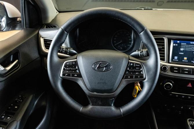 Hyundai Solaris II с пробегом 2019 года, цена 1 379 000 рублей, 106600 км, седан, Автокод Объявления
