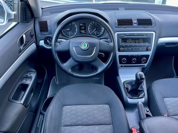 Skoda Octavia II (A5) Рестайлинг с пробегом 2011 года, цена 749 000 рублей, 213687 км, лифтбек, Автокод Объявления