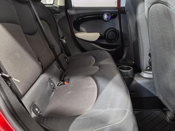 Mini Hatch III (F55/F56) Рестайлинг с пробегом 2019 года, цена 1 500 000 рублей, 150950 км, хэтчбек, Автокод Объявления