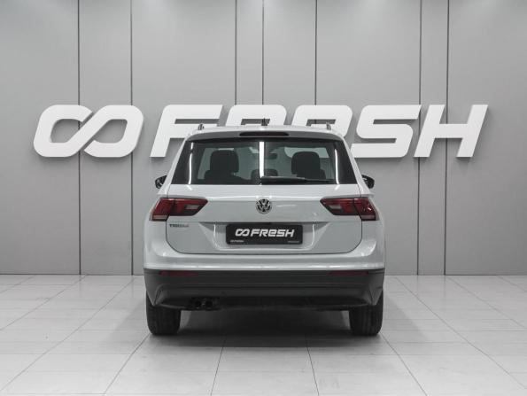 Volkswagen Tiguan II с пробегом 2019 года, цена 2 550 000 рублей, 105849 км, внедорожник, Автокод Объявления