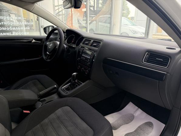 Volkswagen Jetta VI Рестайлинг с пробегом 2017 года, цена 1 370 000 рублей, 210888 км, седан, Автокод Объявления