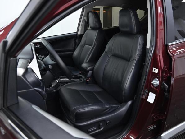 Toyota RAV4 IV (XA40) Рестайлинг с пробегом 2017 года, цена 1 699 000 рублей, 158000 км, внедорожник, Автокод Объявления