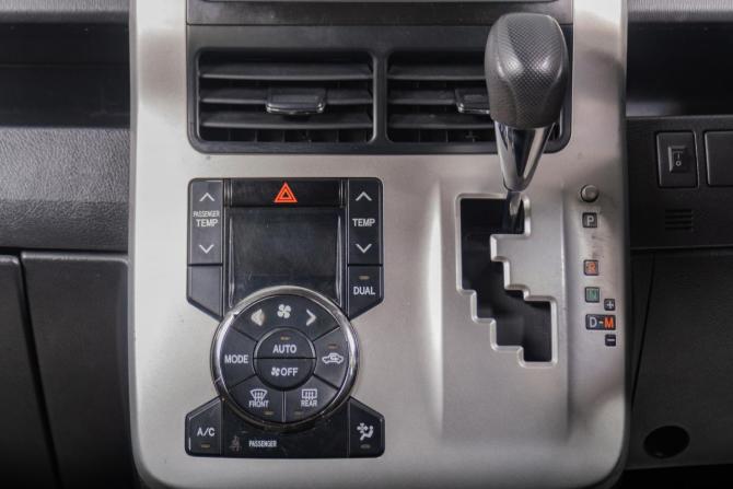 Toyota Noah II (R70) с пробегом 2011 года, цена 1 479 000 рублей, 303000 км, минивэн, Автокод Объявления