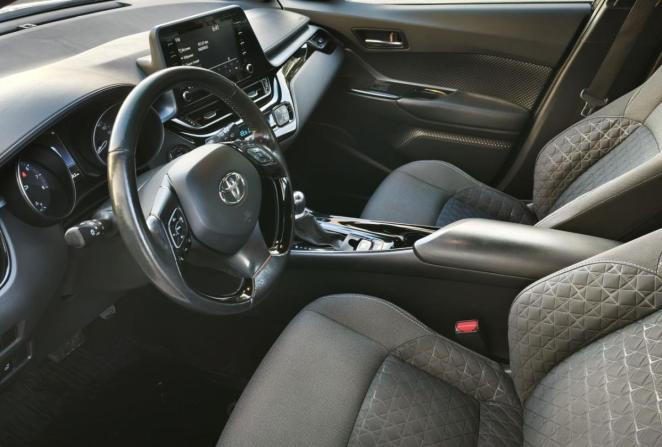 Toyota C-HR I Рестайлинг с пробегом 2021 года, цена 2 650 000 рублей, 93617 км, внедорожник, Автокод Объявления