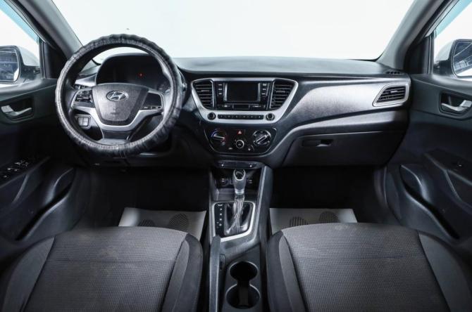 Hyundai Solaris II с пробегом 2018 года, цена 799 000 рублей, 380000 км, седан, Автокод Объявления
