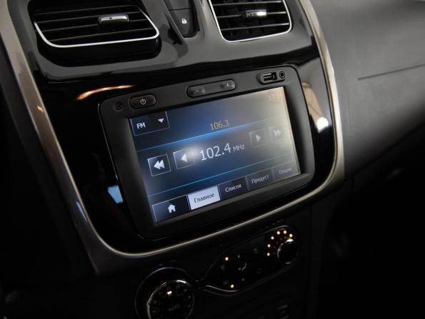 Renault Sandero II с пробегом 2015 года, цена 849 000 рублей, 112959 км, хэтчбек, Автокод Объявления