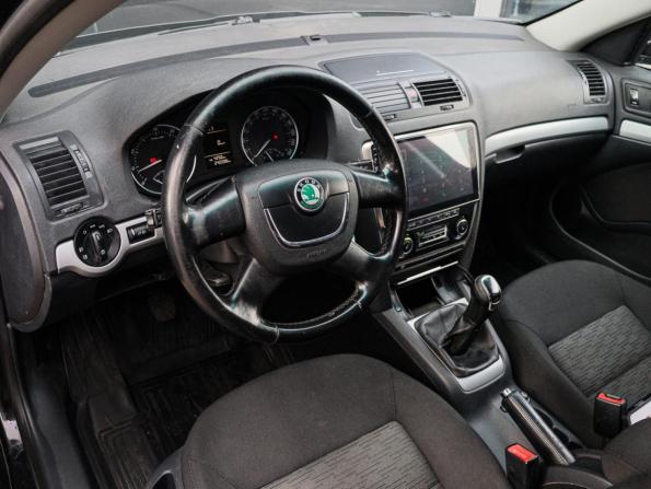 Skoda Octavia II (A5) Рестайлинг с пробегом 2011 года, цена 707 000 рублей, 216275 км, лифтбек, Автокод Объявления