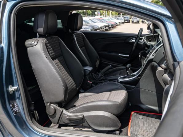 Opel Astra J Рестайлинг с пробегом 2013 года, цена 860 000 рублей, 281683 км, хэтчбек, Автокод Объявления