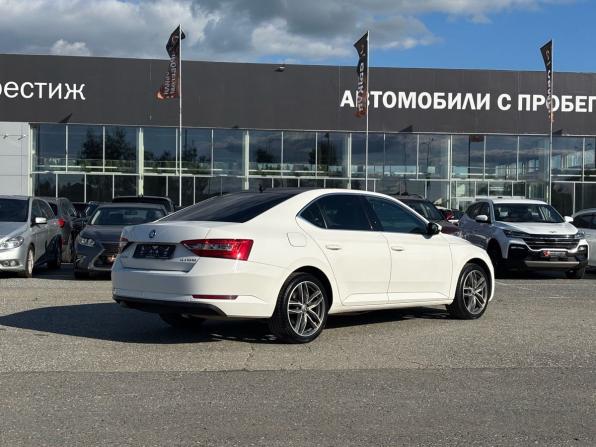 Skoda Superb III с пробегом 2016 года, цена 1 766 000 рублей, 190000 км, лифтбек, Автокод Объявления