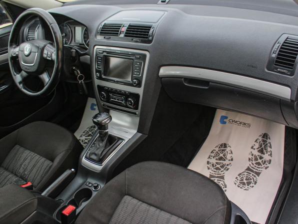 Skoda Octavia II (A5) Рестайлинг с пробегом 2011 года, цена 850 000 рублей, 165000 км, лифтбек, Автокод Объявления