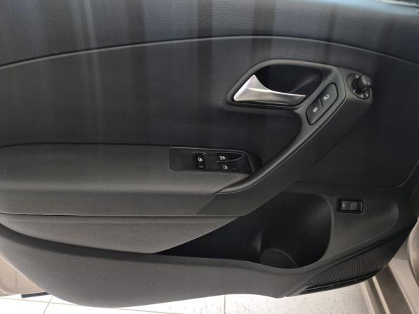 Volkswagen Polo V с пробегом 2015 года, цена 799 000 рублей, 94799 км, седан, Автокод Объявления